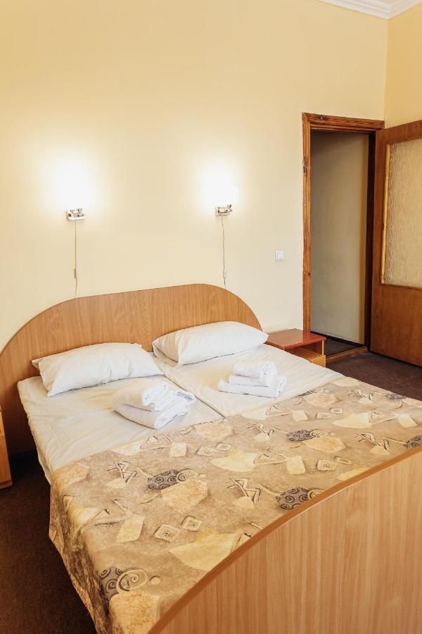 Hotel Vesna Трускавец Екстериор снимка